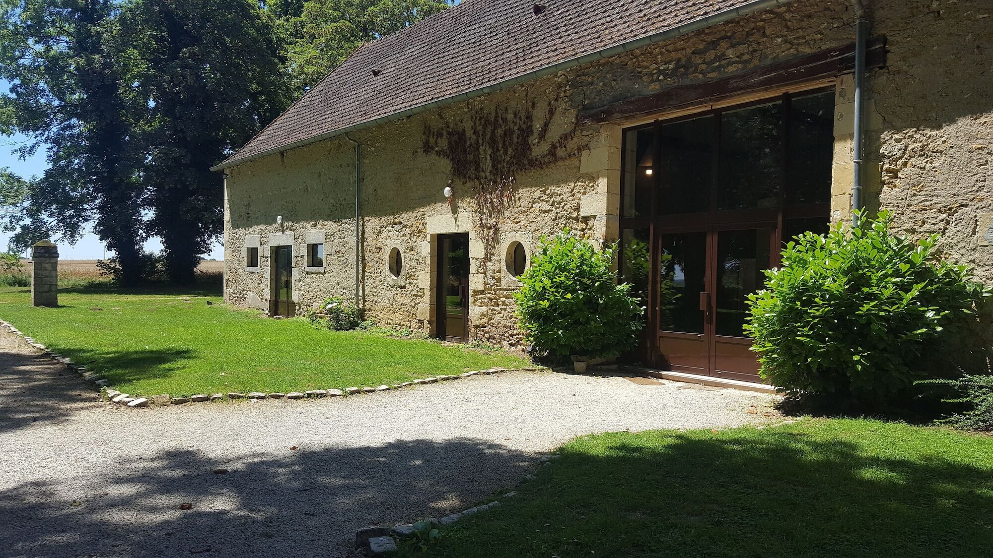 Château - Hôtel Le Sallay Magny-Cours Exterior foto
